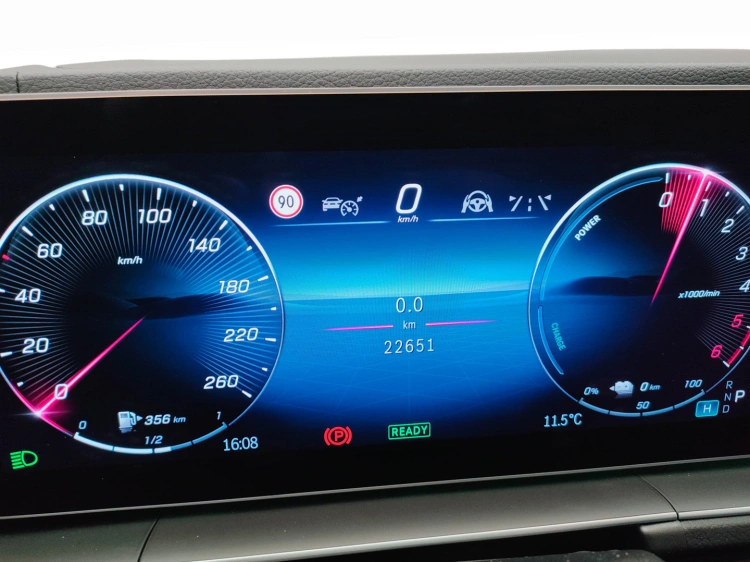 17 - Mercedes-Benz GLE 350 de 4MATIC Plug-in hybrid