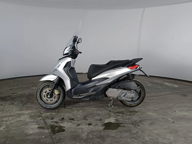 5 - Piaggio Beverly Beverly 400 hpe S abs-asr my21