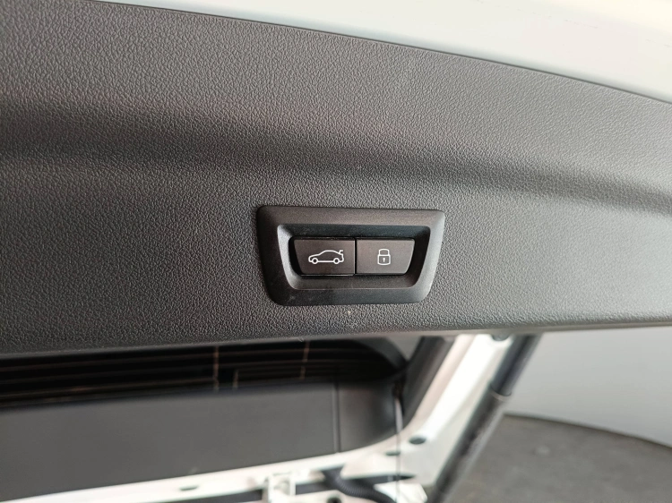 16 - BMW iX1 iX1 xdrive 30 X-Line