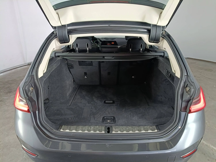17 - BMW Serie 3 320d Touring mhev 48V xdrive auto