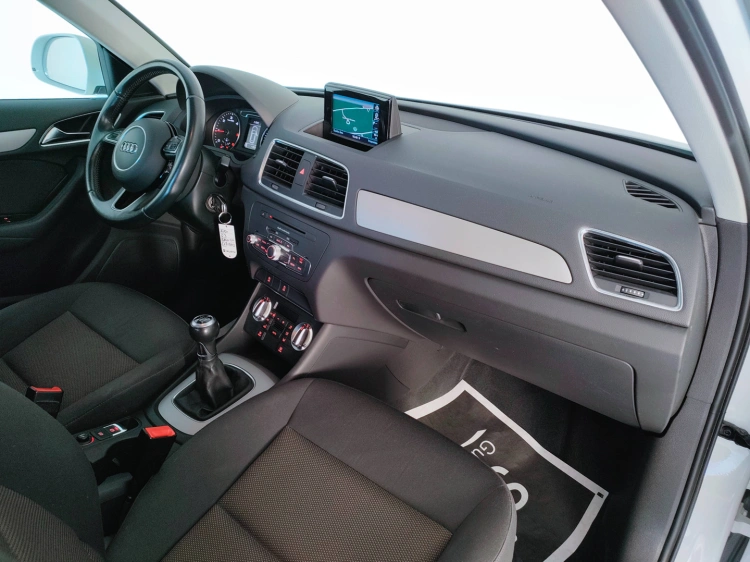 12 - Audi Q3 Q3 2.0 tdi Business Plus 140cv