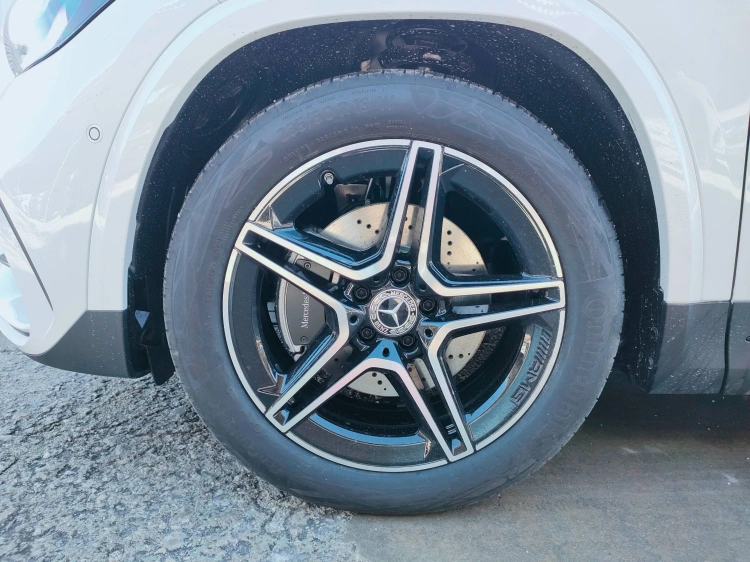 7 - Mercedes-Benz GLA 200 d Automatic 4MATIC