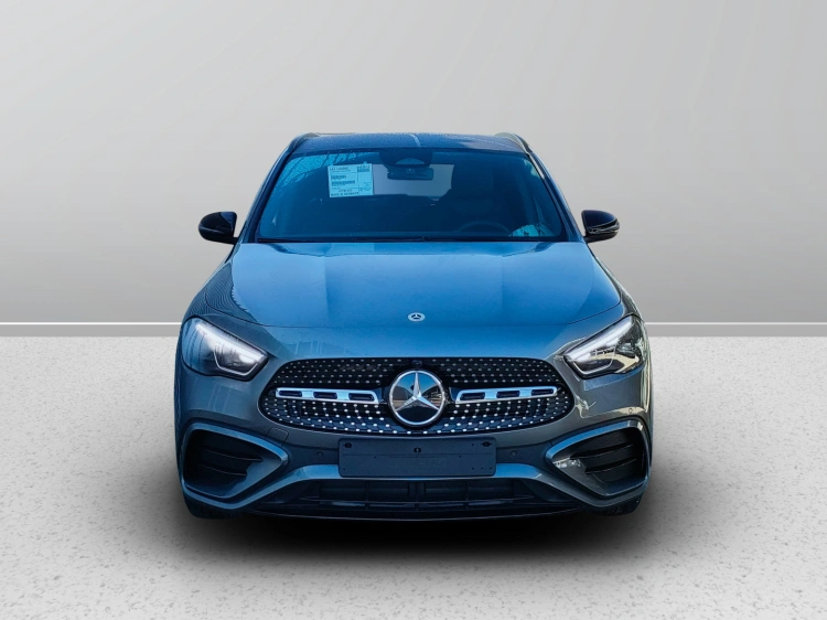 2 - Mercedes-Benz GLA 200 d automatic