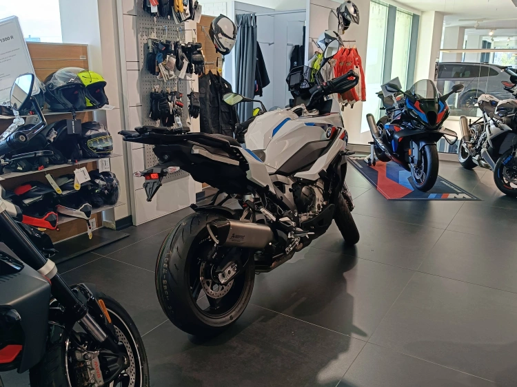 3 - BMW Motorrad XR S 1000 XR