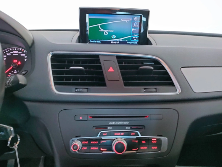 11 - Audi Q3 Q3 2.0 tdi Business Plus 140cv