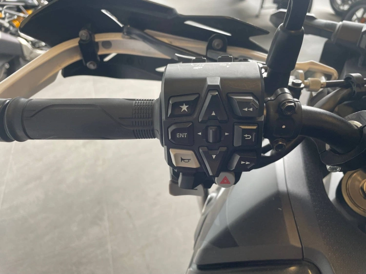 4 - Honda Africa Twin Africa Twin CRF 1100L Urban DCT Abs my22