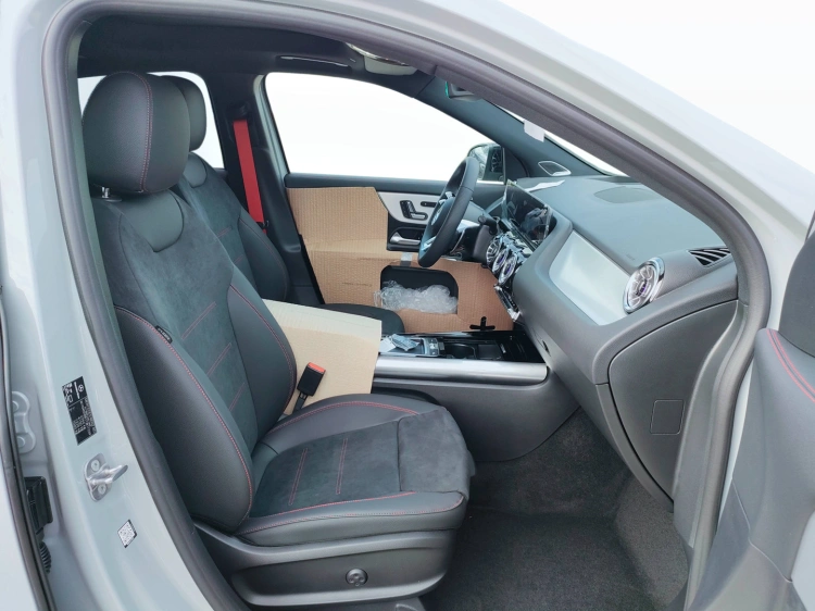 12 - Mercedes AMG GLA Mercedes-AMG GLA 35 4MATIC