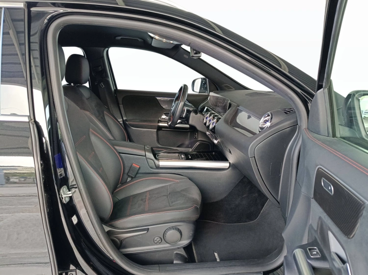 11 - Mercedes-Benz GLA 200 d AMG Line Premium auto