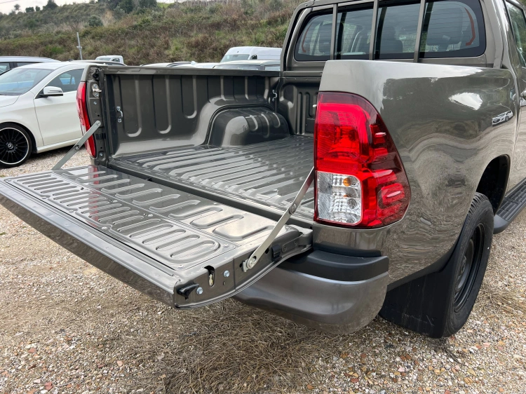 8 - Toyota Professional Hilux HILUX 2.4D A DC 4WD CMF MY24