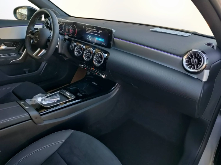 11 - Mercedes-Benz Classe A 180 d Automatic