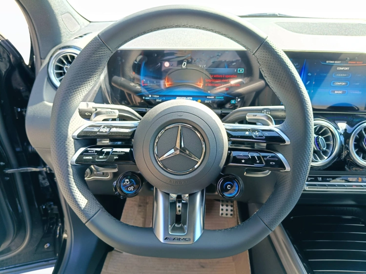 12 - Mercedes AMG GLA Mercedes-AMG GLA 35 4MATIC