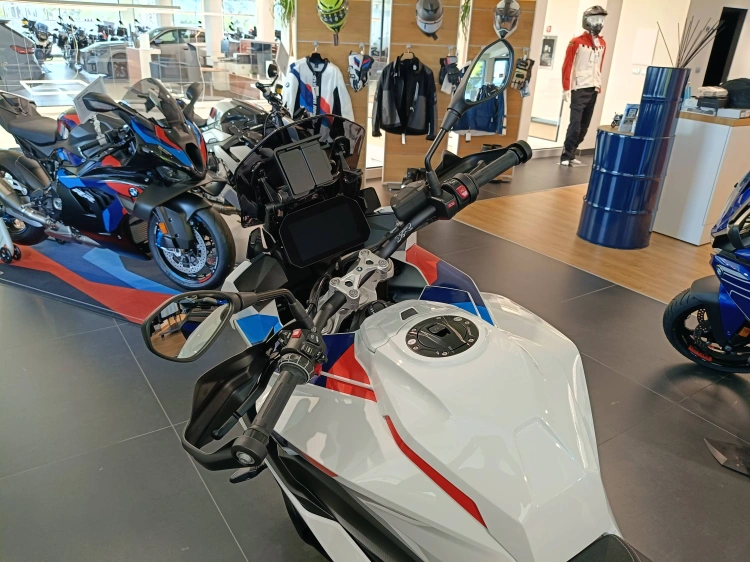 7 - BMW Motorrad XR S 1000 XR