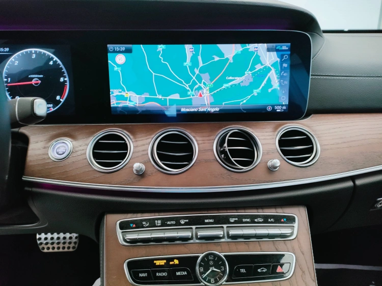 12 - Mercedes-Benz Classe E SW All-Terrain 220 d Premium 4matic auto