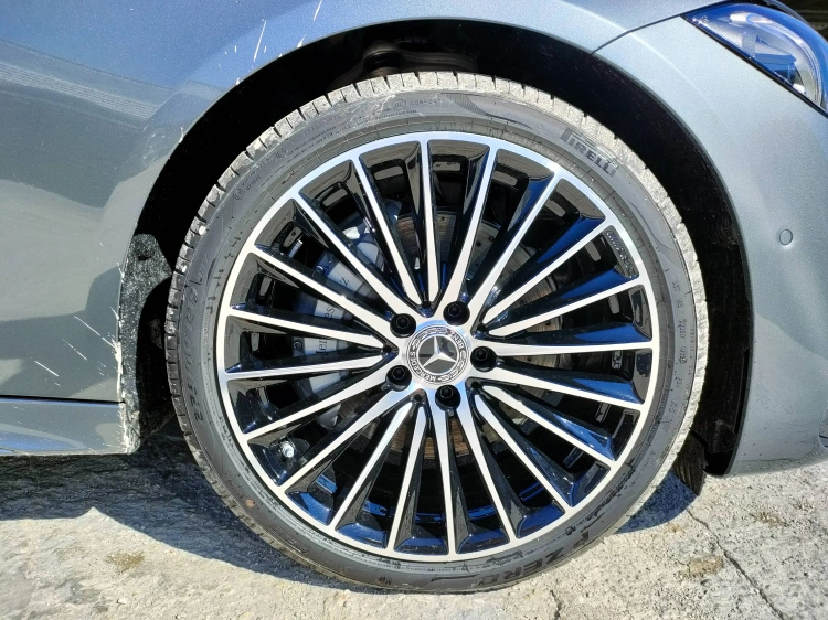 8 - Mercedes-Benz Classe C 220 d 4MATIC