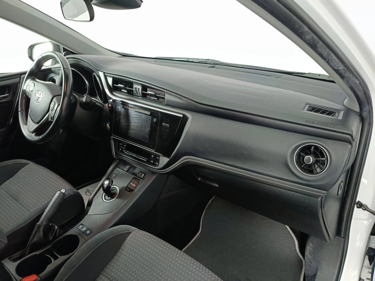 10 - Toyota Auris Auris 1.8h Style cvt