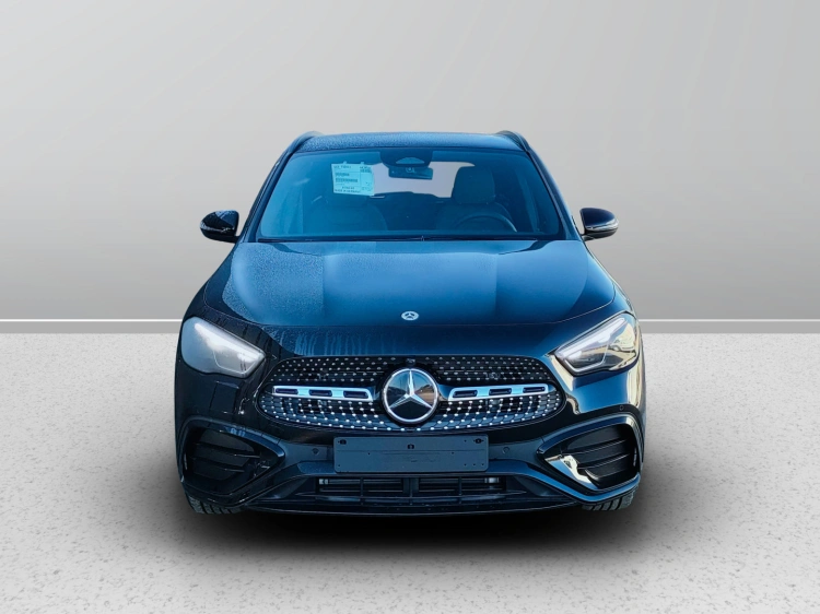 2 - Mercedes-Benz GLA 200 d automatic