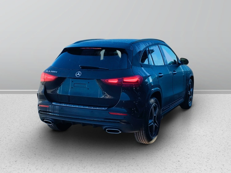 6 - Mercedes-Benz GLA 200 d automatic