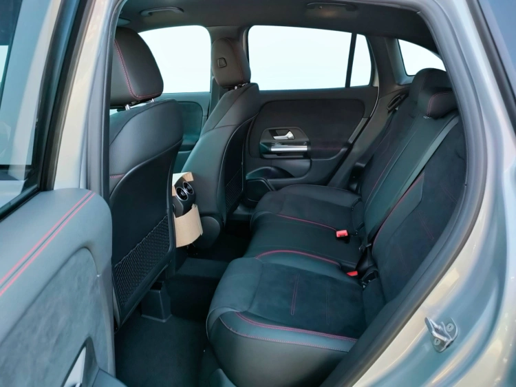 7 - Mercedes-Benz GLA 200 d automatic