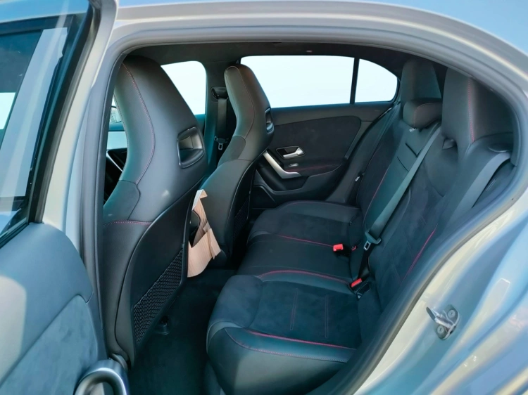 10 - Mercedes-Benz Classe A 180 d Automatic