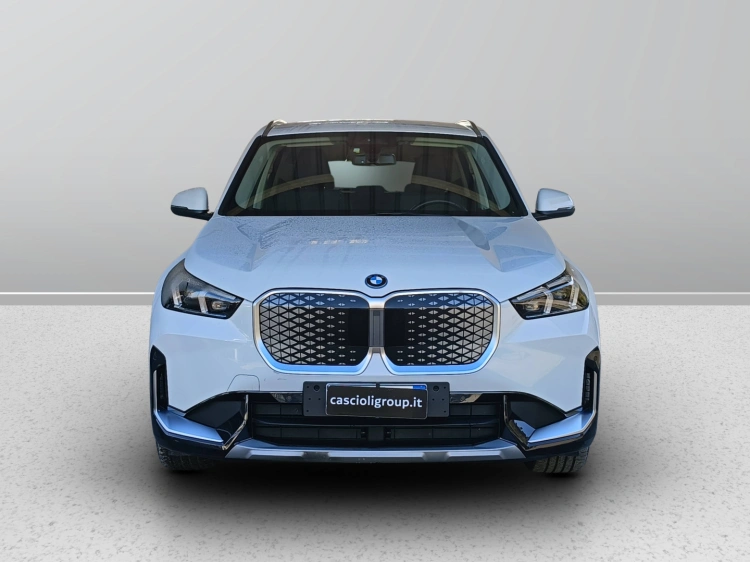 2 - BMW iX1 BMW iX1 eDrive20-Special Edition