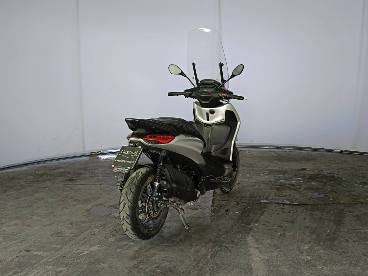 3 - Piaggio Beverly Beverly 400 hpe S abs-asr my21