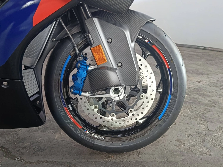 10 - BMW Motorrad RR M 1000 RR