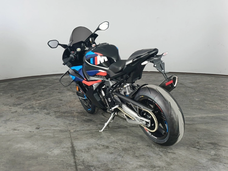 4 - BMW Motorrad RR M 1000 RR