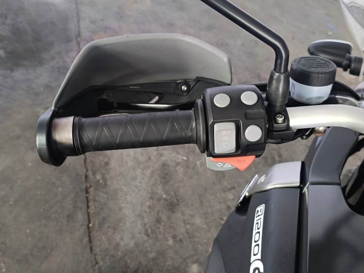 7 - BMW Motorrad GS R 1200 GS