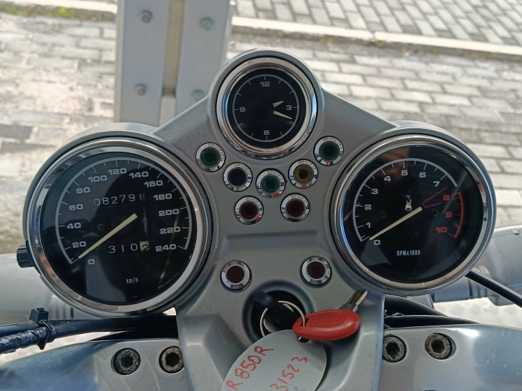 6 - BMW Motorrad R R 850 R