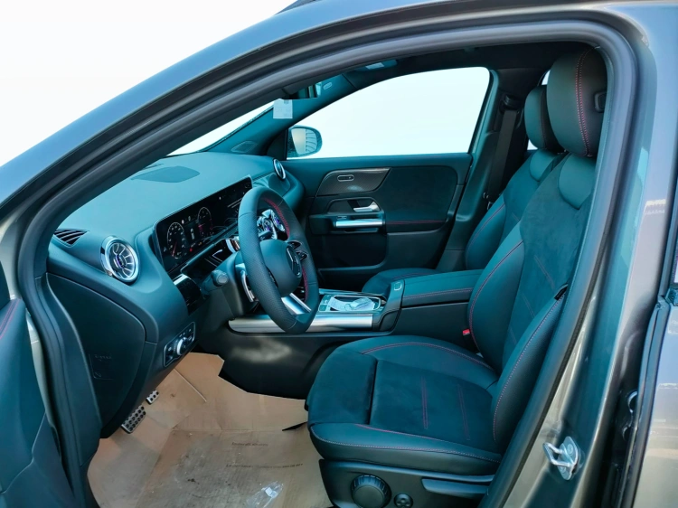 11 - Mercedes-Benz GLA 200 d automatic