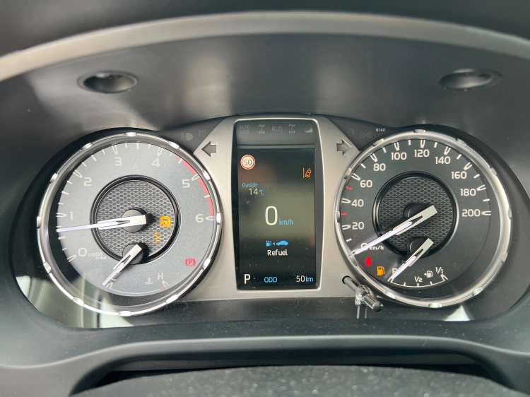 12 - Toyota Professional Hilux HILUX 2.4D A DC 4WD CMF MY24