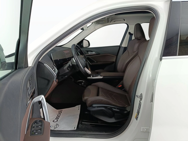 8 - BMW iX1 iX1 xdrive 30 X-Line