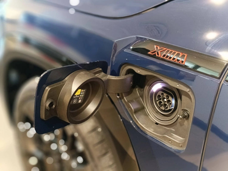 15 - BMW XM BMW XM Label