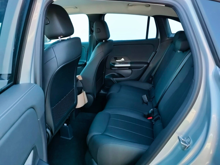 8 - Mercedes-Benz GLA 200 d automatic