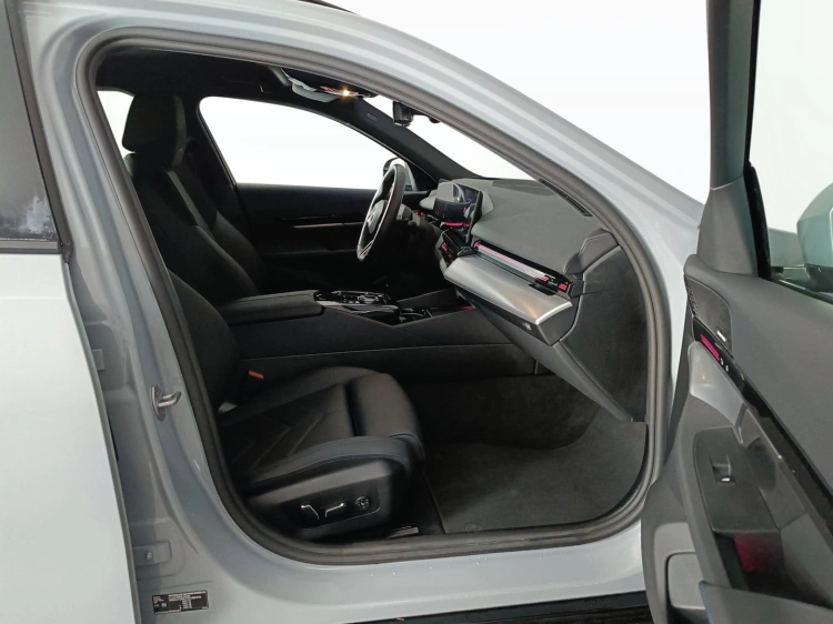 11 - BMW Serie 5 520d Touring 48V xdrive MSport Pro auto