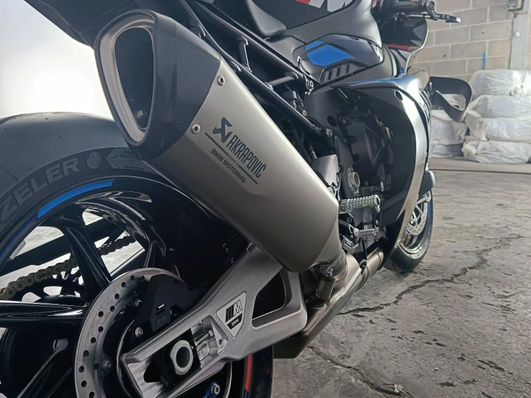 9 - BMW Motorrad RR M 1000 RR