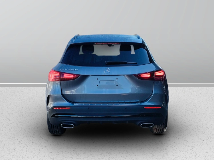 4 - Mercedes-Benz GLA 200 d automatic