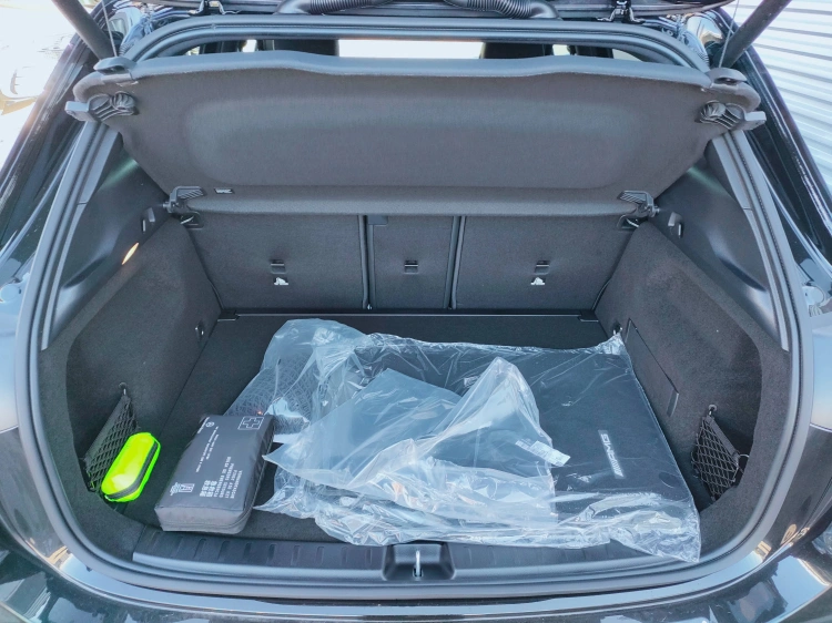 5 - Mercedes-Benz GLA 200 d Automatic 4MATIC