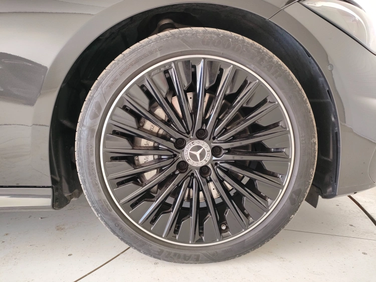 8 - Mercedes-Benz CLE Cabrio 220 d AMG Line Advanced auto