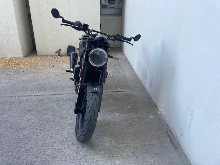 3 - Husqvarna Svartpilen Svartpilen 401 4T my22