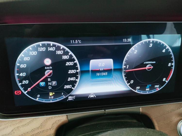 17 - Mercedes-Benz Classe E SW All-Terrain 220 d Premium 4matic auto