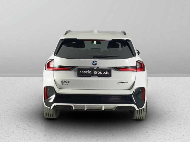 6 - BMW iX1 iX1 xdrive 30