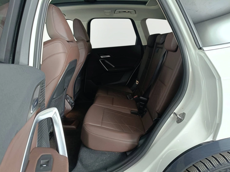 9 - BMW iX1 iX1 xdrive 30 X-Line