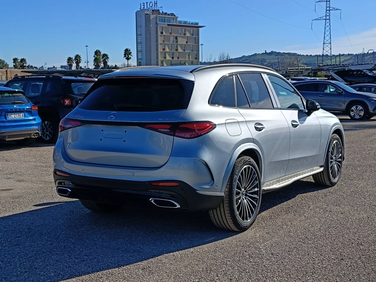 5 - Mercedes-Benz GLC 300 de 4MATIC