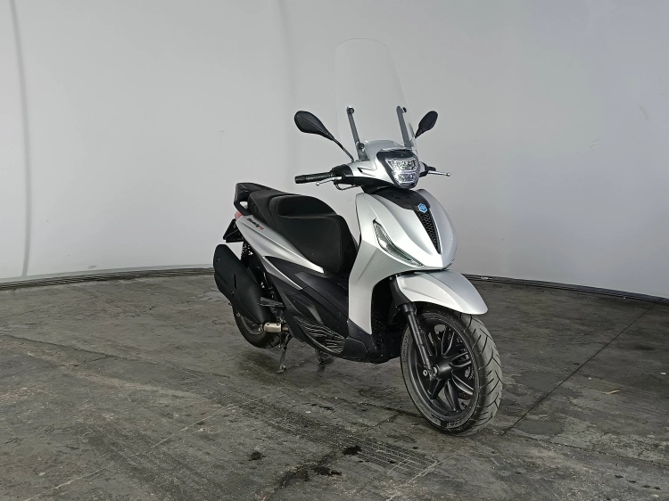 2 - Piaggio Beverly Beverly 400 hpe S abs-asr my21