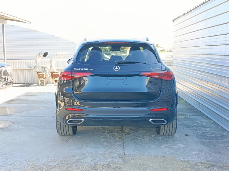 5 - Mercedes-Benz GLC 300 de 4MATIC