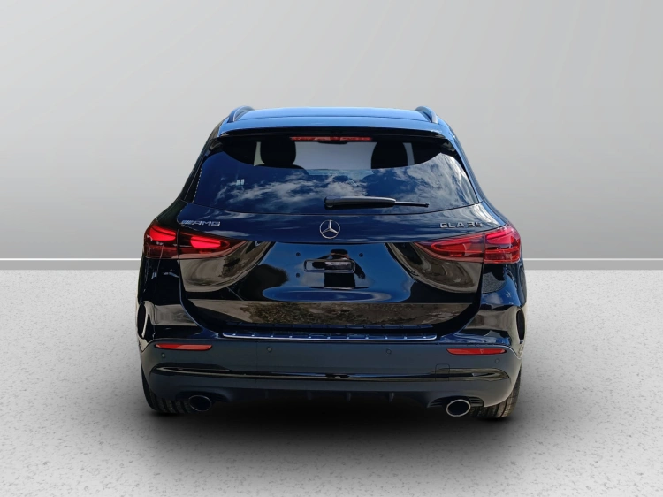 4 - Mercedes AMG GLA Mercedes-AMG GLA 35 4MATIC