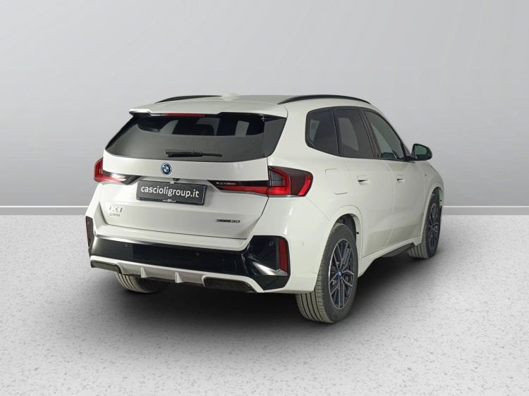 4 - BMW iX1 iX1 xdrive 30